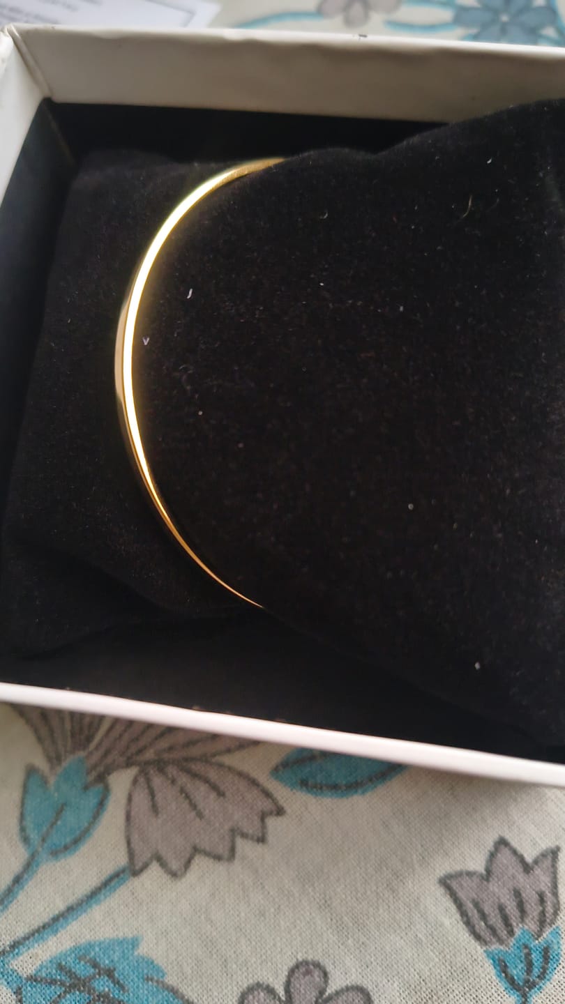 Customer photo review of Flat Wire Bangle Bracelet