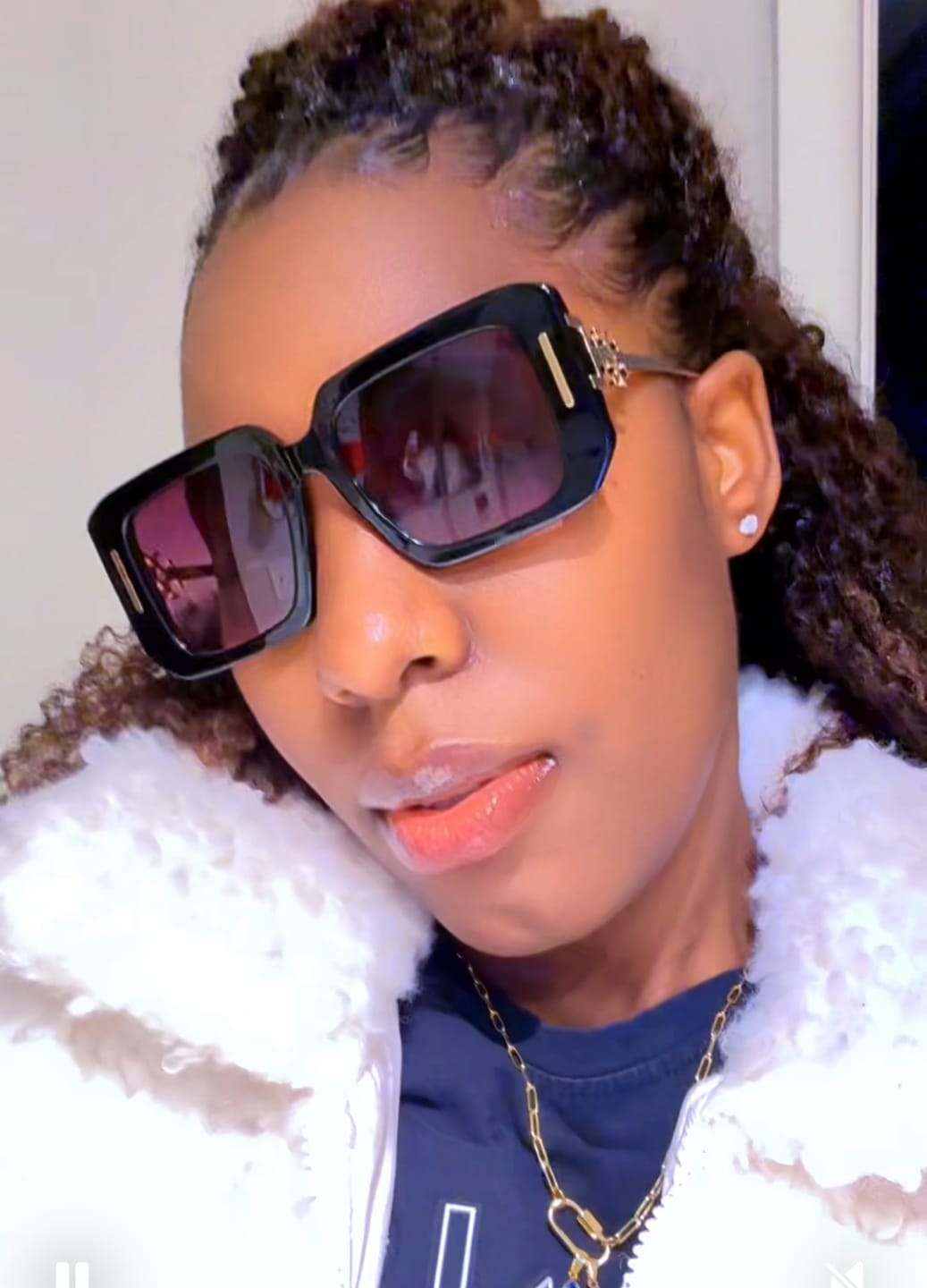 Customer photo review of Icona Gradient Sunglasses with Gold