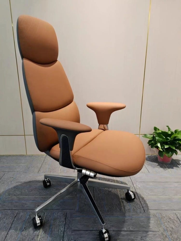 Customer photo review of Nyla Executive Leather Office Chair