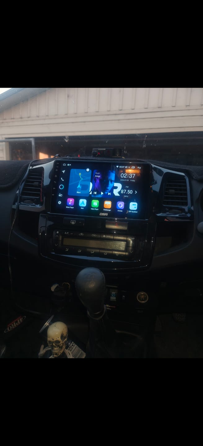 Customer photo review of Toyota Hilux N70 2005–2015 DSR Head Unit