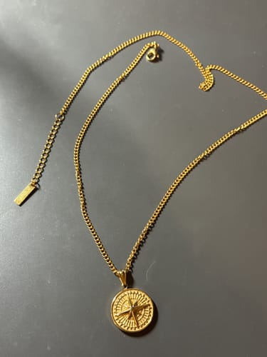 Customer photo review of COMPASS CHAIN | 18K Gold