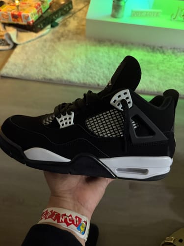 Customer photo review of Jordan 4 Retro White Thunder
