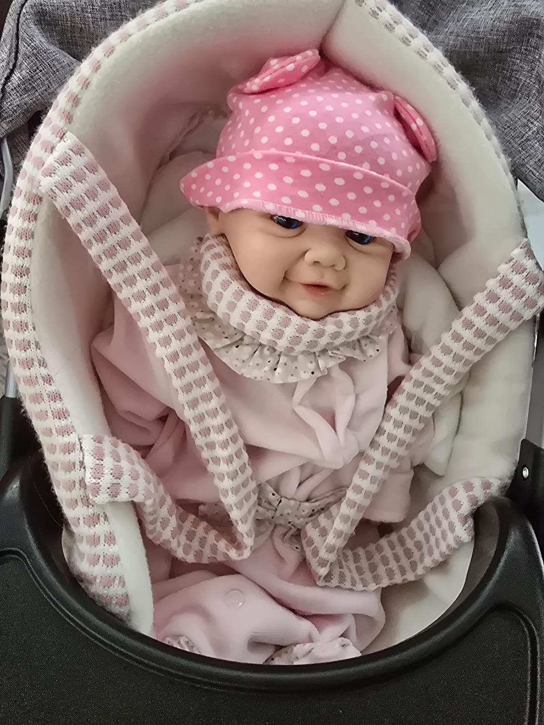Customer photo review of Bambola reborn 44cm che sorride 100% silicone morbido - YANE