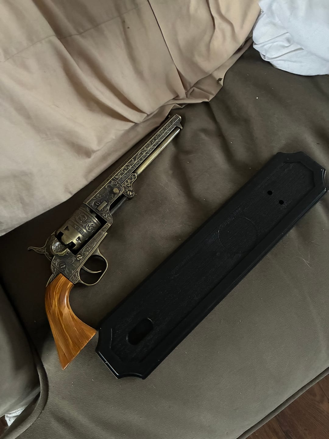 Customer photo review of Red Dead Redemption - Colt Navy (Bronze)