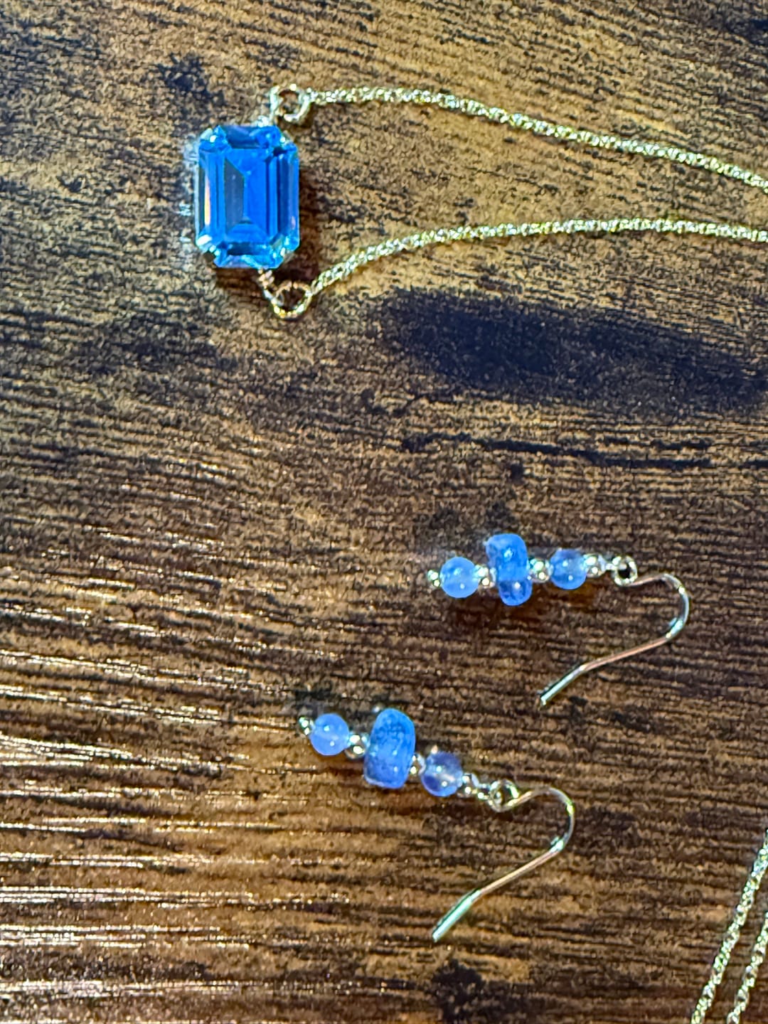 Customer photo review of Aquamarine, 6-8mm natural nugget shape gemstone chips, one full strand , 16 inch , 1mm hole