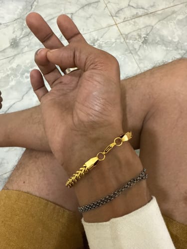 Customer photo review of Classic Gold Chain Bracelet