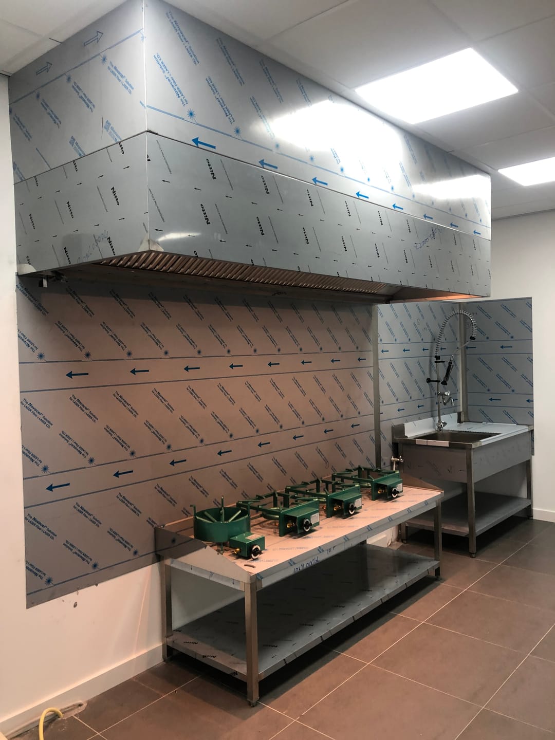 Customer photo review of RVS Afzuigkap Horeca Doosmodel met led verlichting 3200x1000x400mm