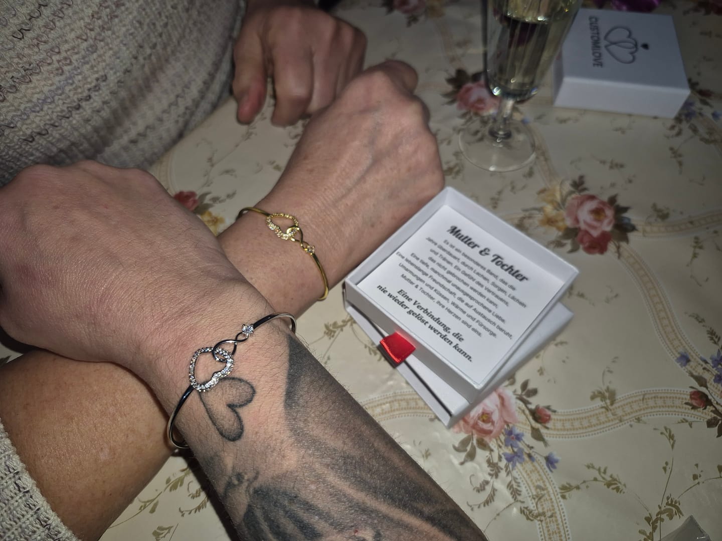 Customer photo review of Mutter & Tochter - Unendliches Herz-Armband