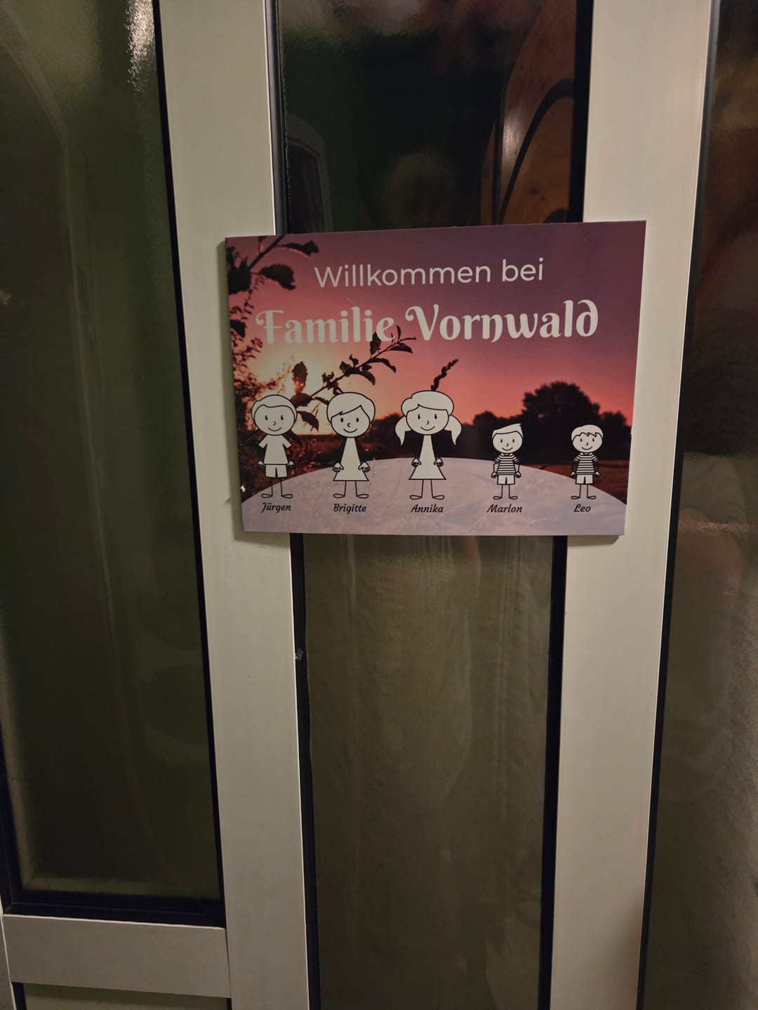 Customer photo review of Familien Türschild (UV- und wetterfest) inkl. Klebebefestigung