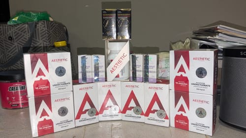 Reseña con foto de un cliente sobre Aesthetic Labs Boldenona 300 MG