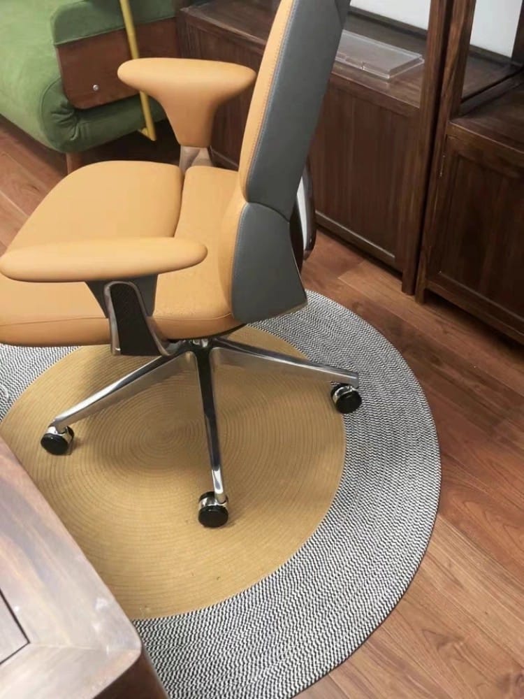 Customer photo review of Nyla Executive Leather Office Chair