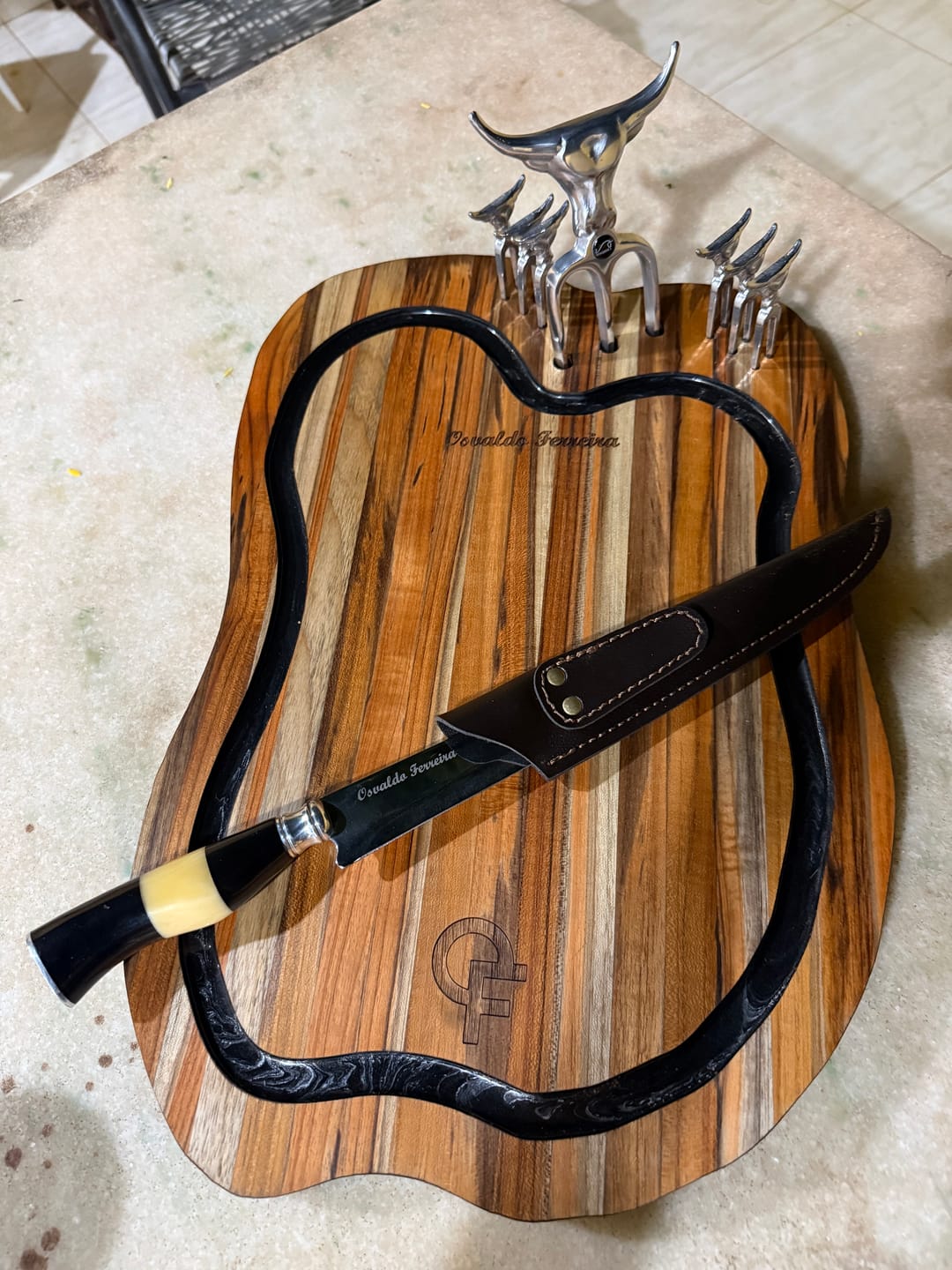 Customer photo review of Faca para Churrasco Personalizada Inox Artesanal Cabo Chifre Chifre Osso 7" c/ Bainha