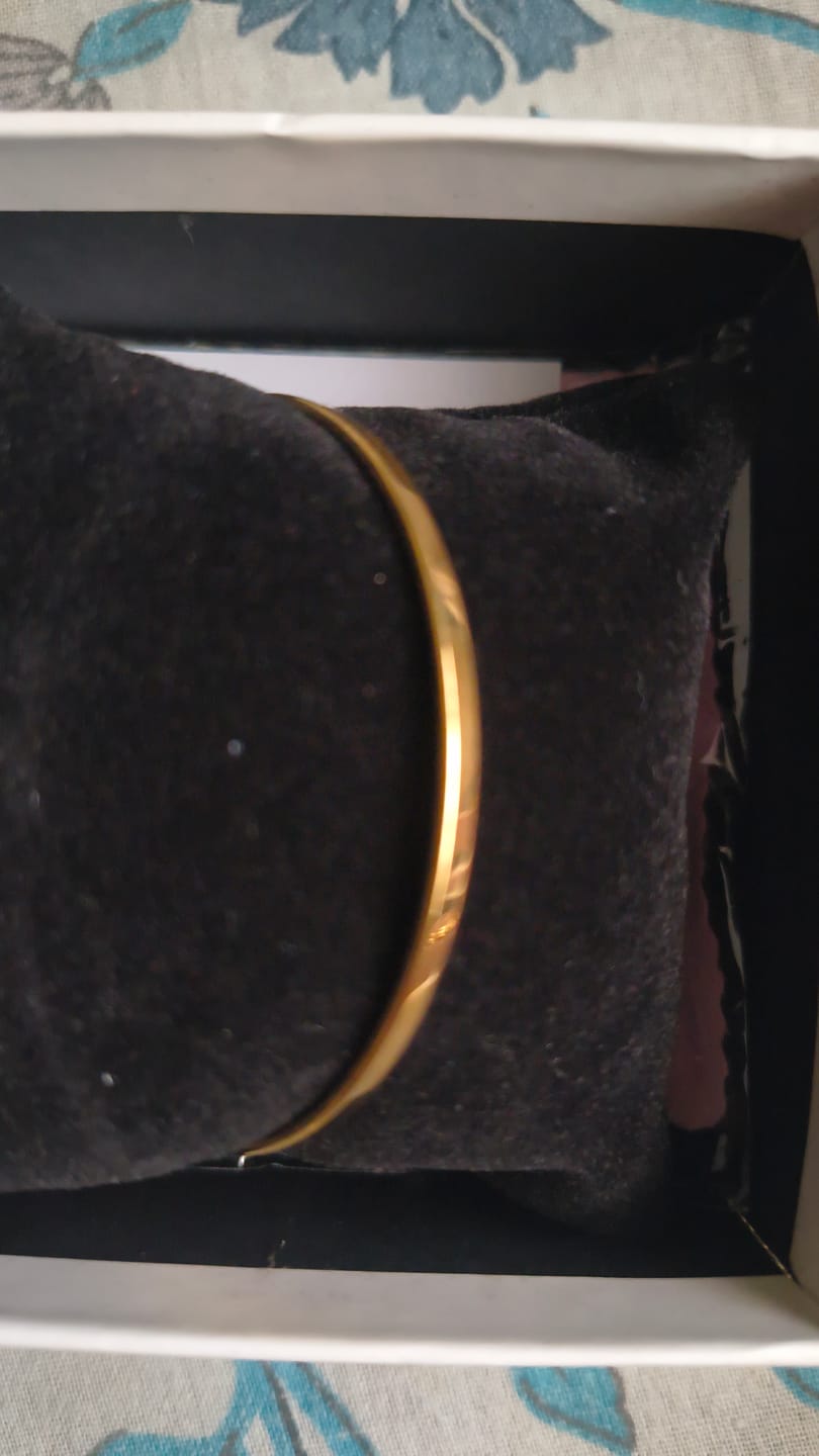Customer photo review of Flat Wire Bangle Bracelet
