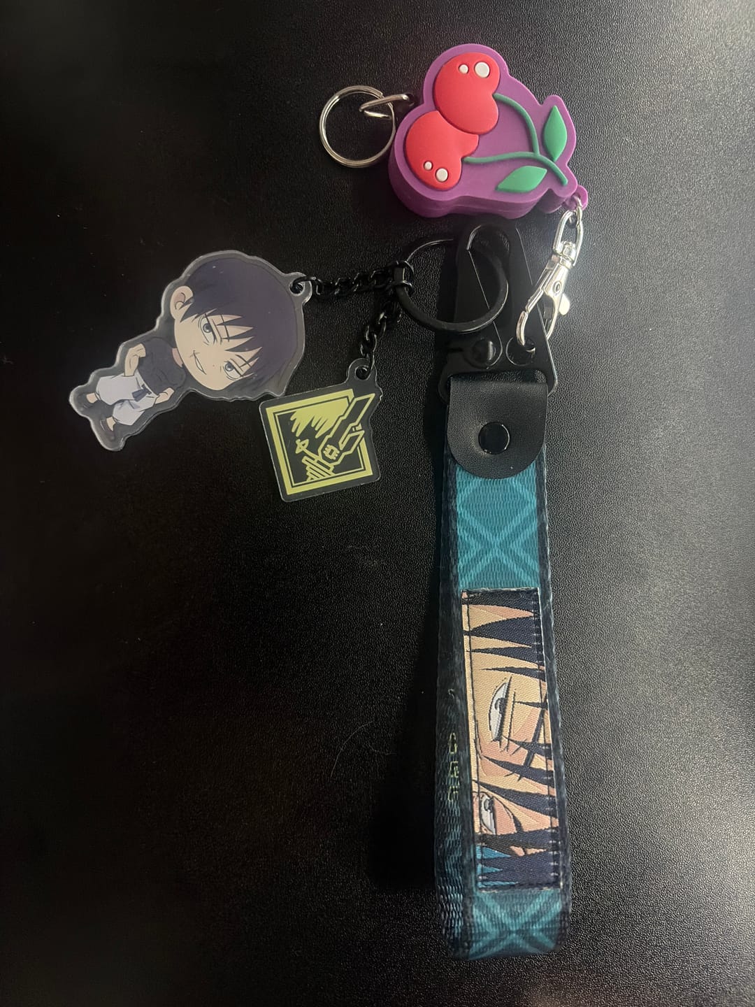 Customer photo review of Toji Fushiguro Keystrap Bundle (Jujutsu Kaisen)