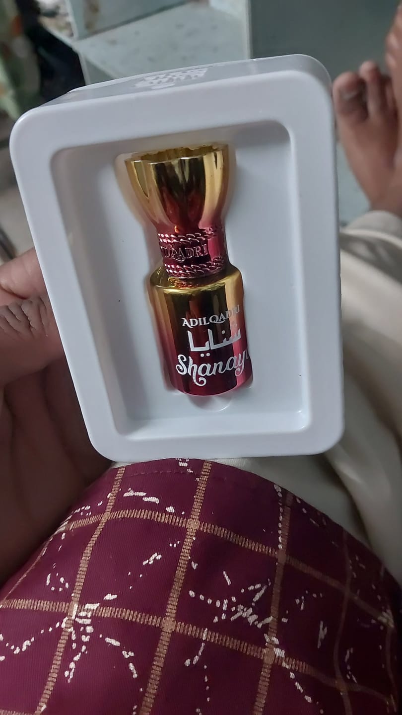 Customer photo review of White Oudh Luxury Attar Perfume