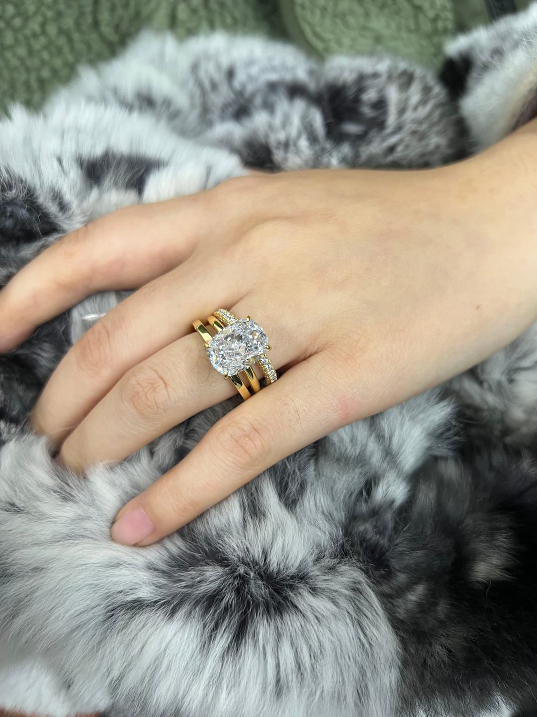 Customer photo review of S925 3PC Wedding Sets 6.5Ct Elongated Cushion Cut Wedding Ring Set With Classic Wedding Bands