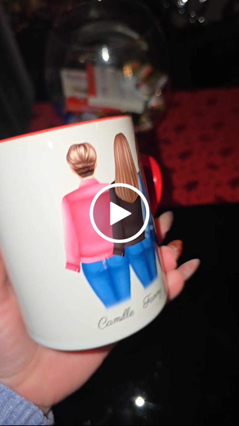 Customer video review of Mug Personnalisé - 3 Femmes
