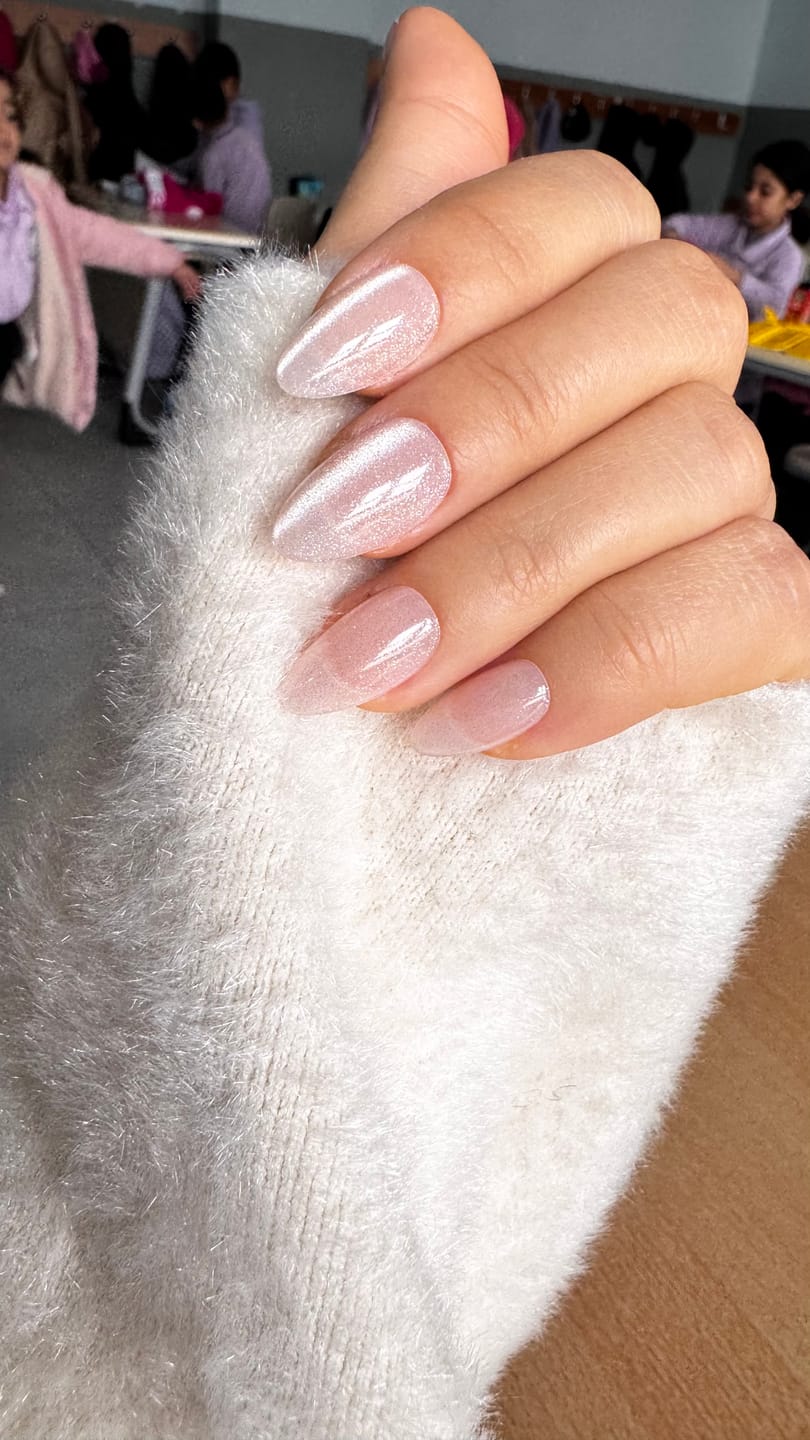 Customer photo review of Pearl Mist - Short Almond - 30 Adet Takma Tırnak