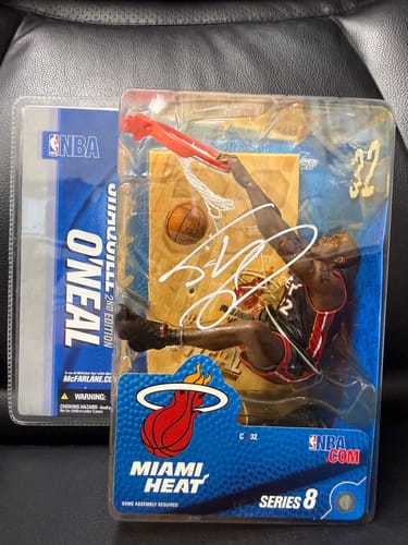 Customer photo review of Shaquille O'Neal Autograph Signing