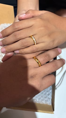 Customer photo review of Palacio de Cristal Wedding Rings