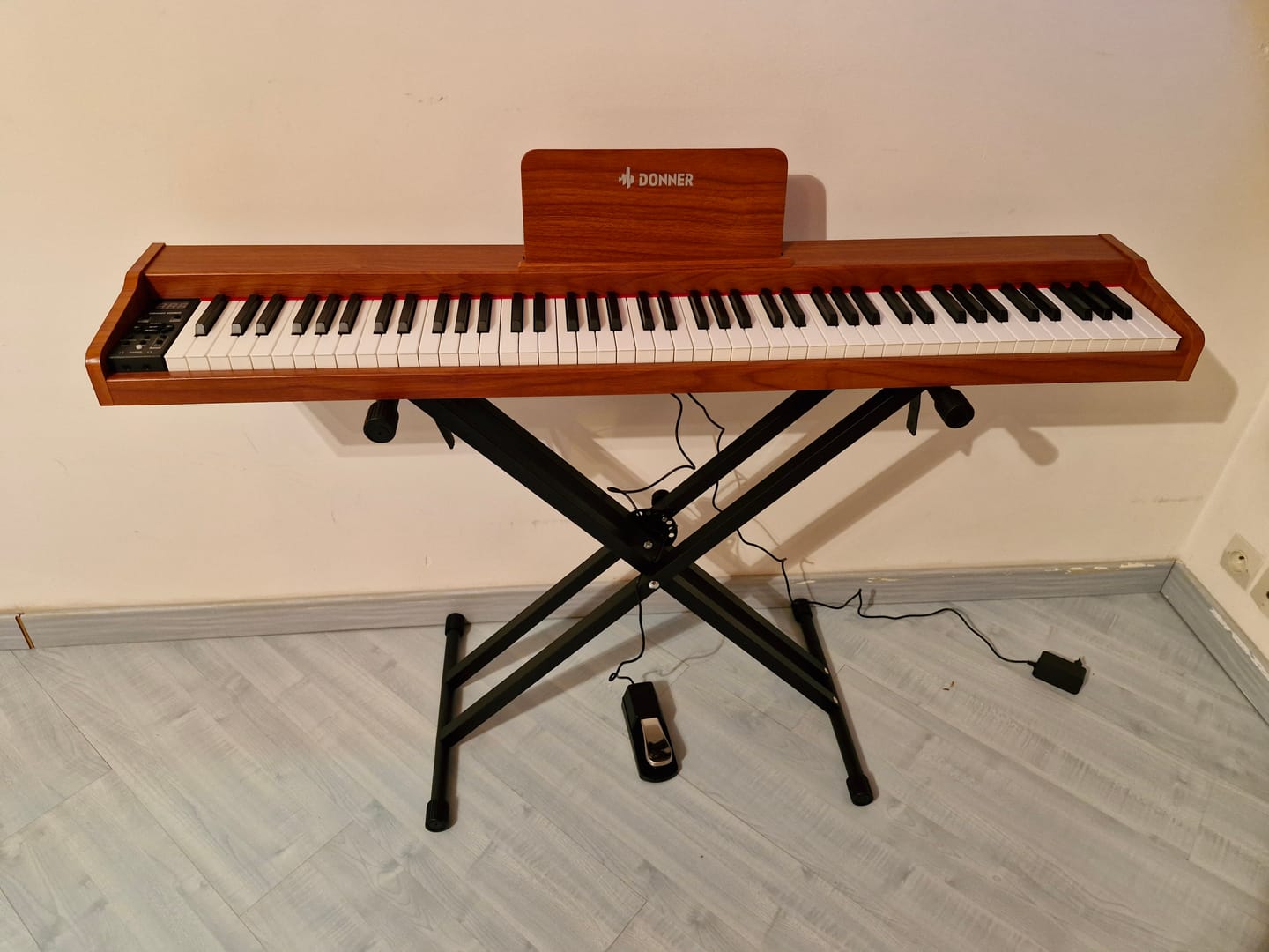 Customer photo review of Donner DEP-1S Semi-Lesté De Style Bois Piano Numérique