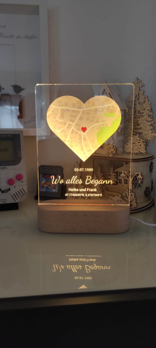Customer photo review of Wo alles begann - Personalisiertes Nachtlicht mit LED-Holzfuß (14x20)