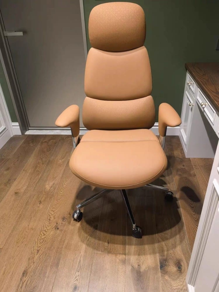 Customer photo review of Nyla Executive Leather Office Chair