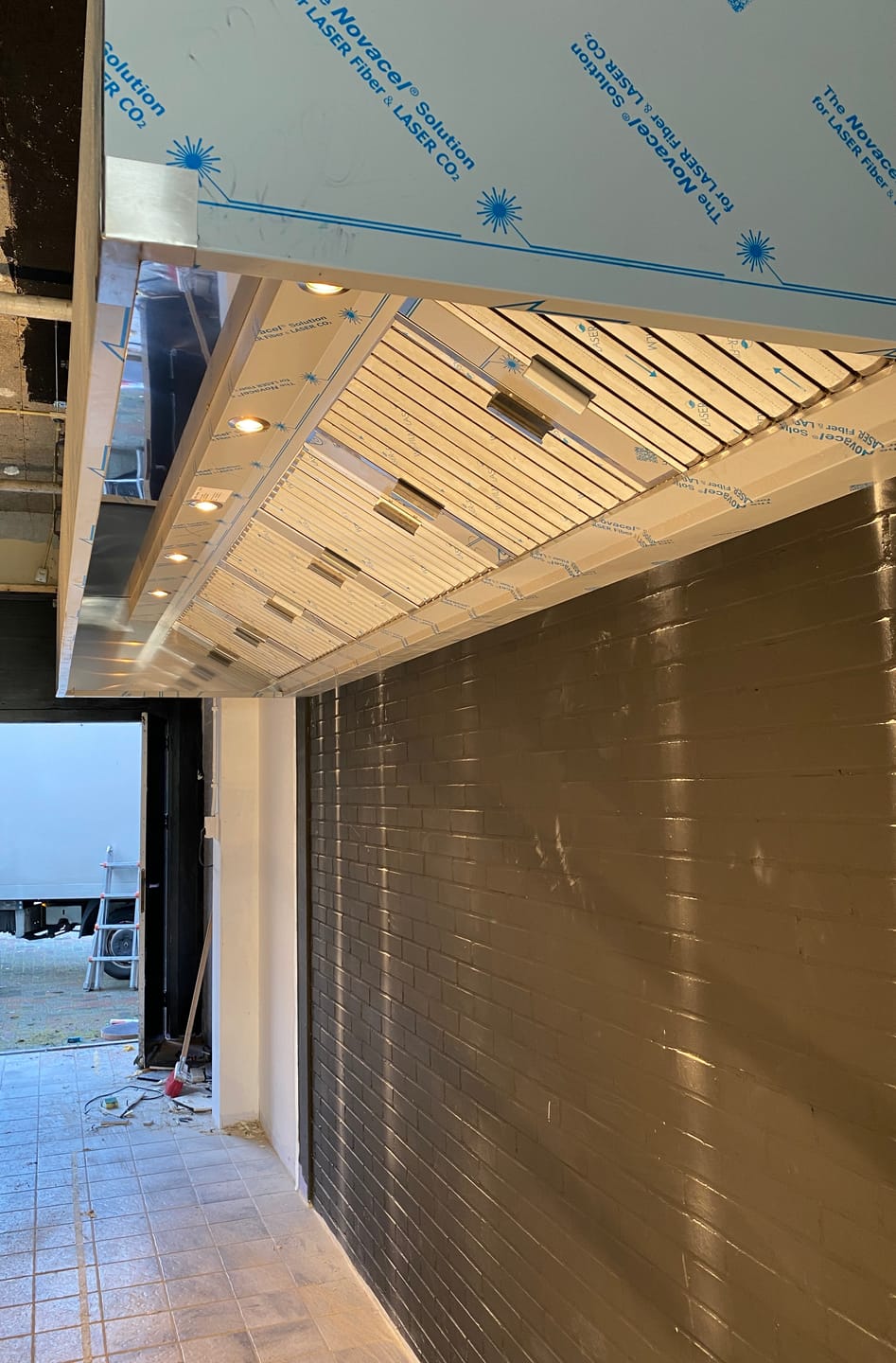 Customer photo review of RVS Afzuigkap Horeca Doosmodel met led verlichting 4000x1000x400mm