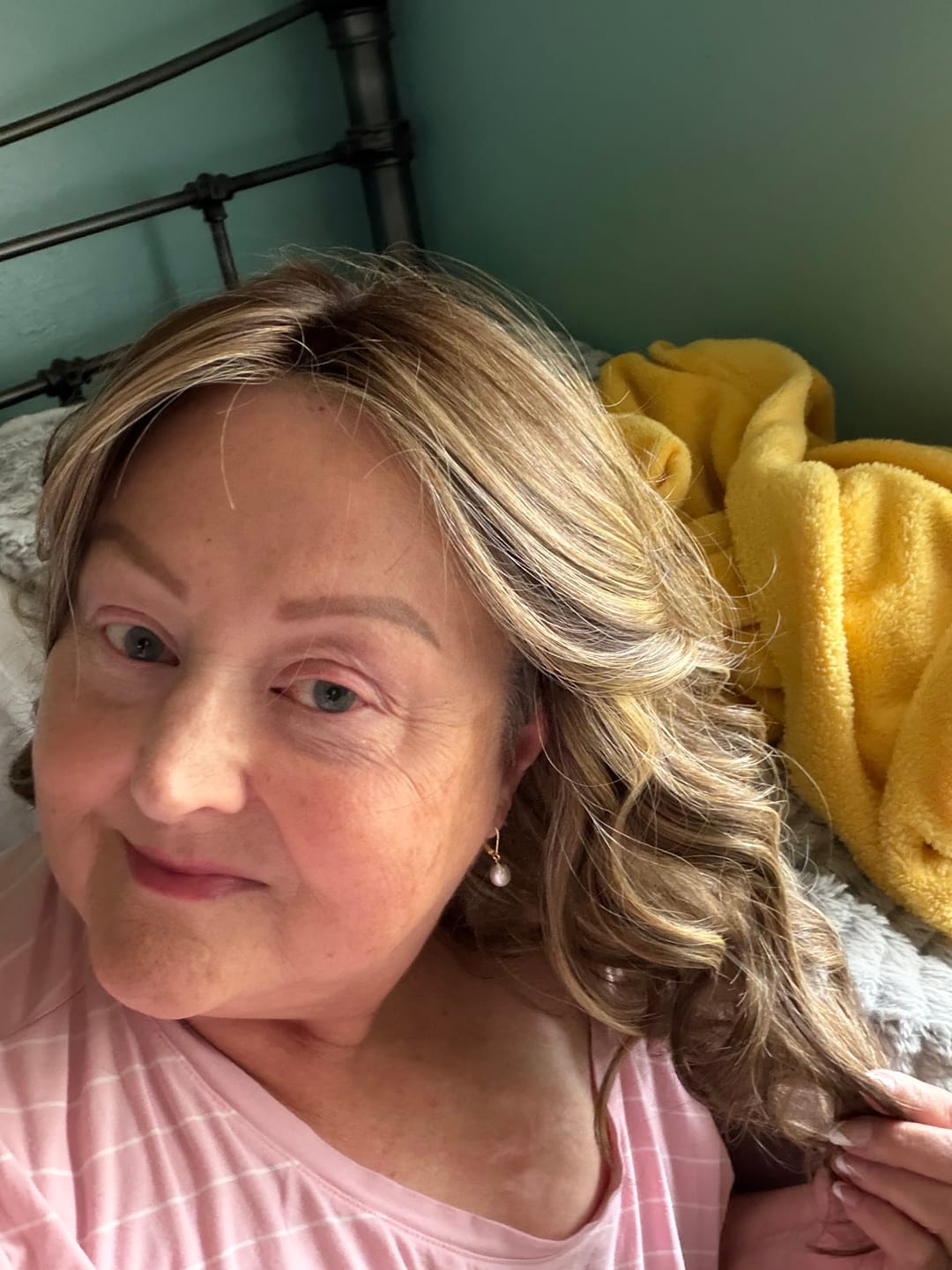 Customer photo review of BOMBSHELL BEAUTY - Frosted Pecan