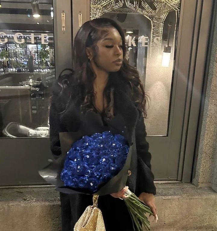 Customer photo review of Glitter Rose Bouquet Gift for Girlfriend & Boyfriend | Couple Anniversary Gift