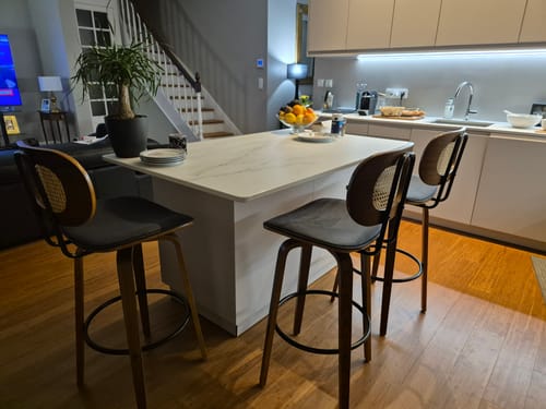 Customer photo review of ALESUND - Lot de 2 tabourets de bar en bois massif et cannage noir