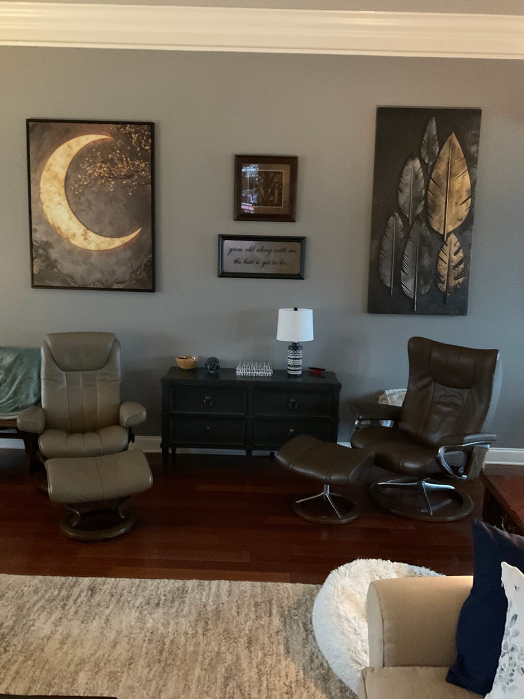 Customer photo review of Luxury Crescent Moon Canvas Wall Decor – Illuminated Gold and Grey Artwork