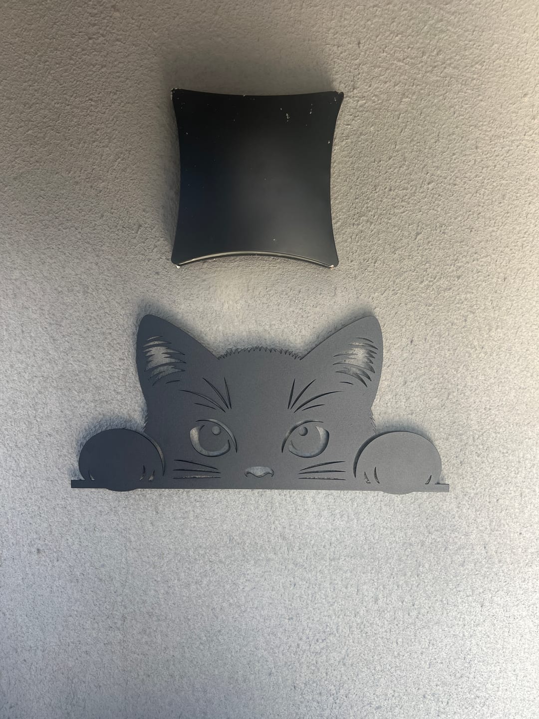 Customer photo review of Meraklı Bakışlar Kedi Metal Duvar Dekoru