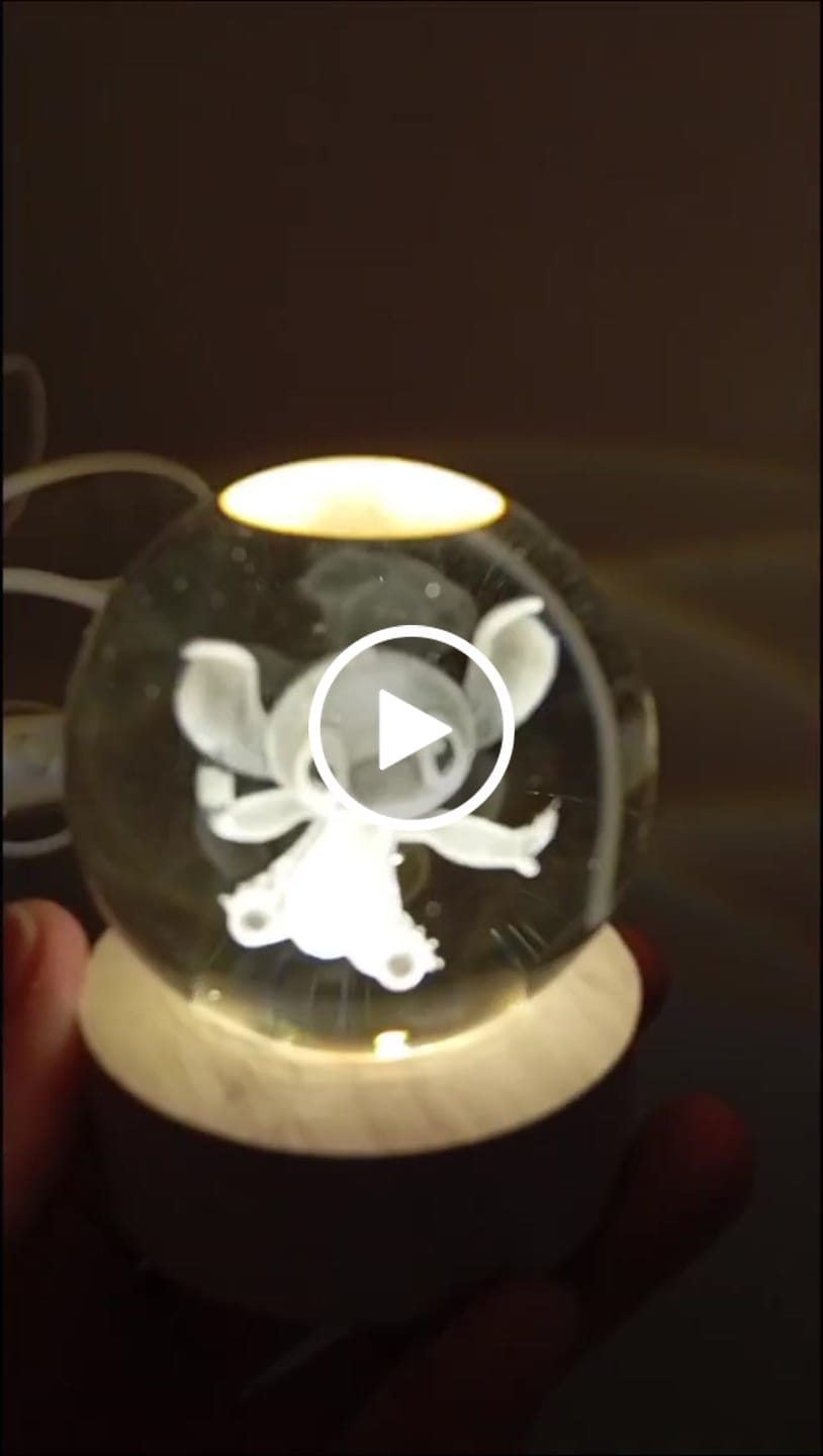 Customer video review of Luminária de Mesa Decorativa LED 3D Stitch USB