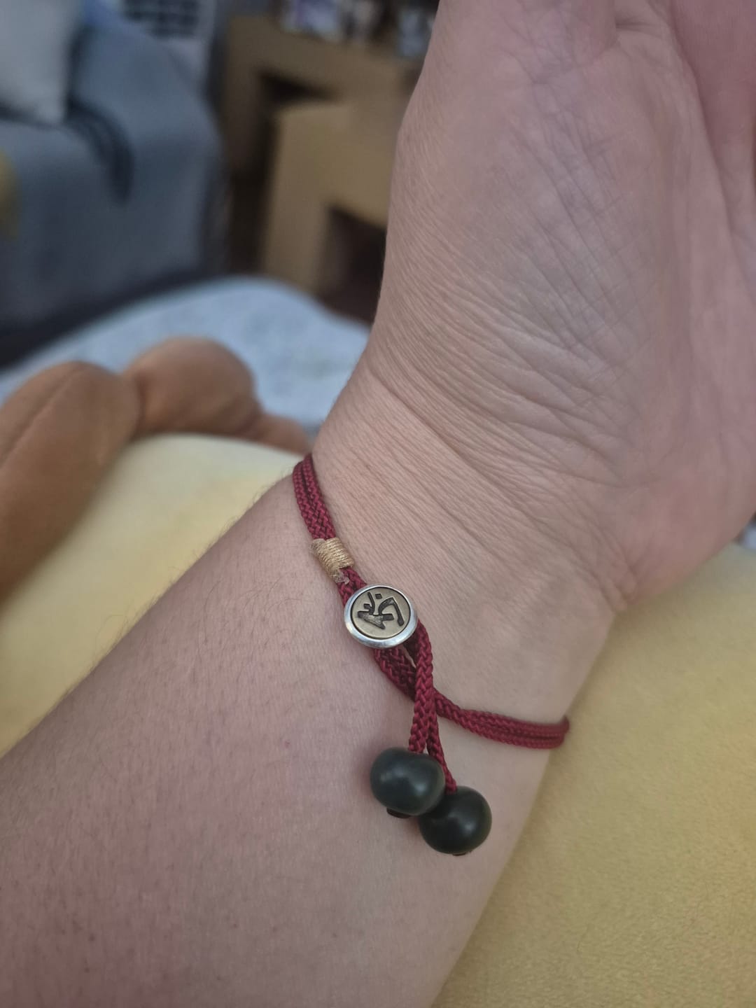Customer photo review of Pulseira Tibetana da Proteção
