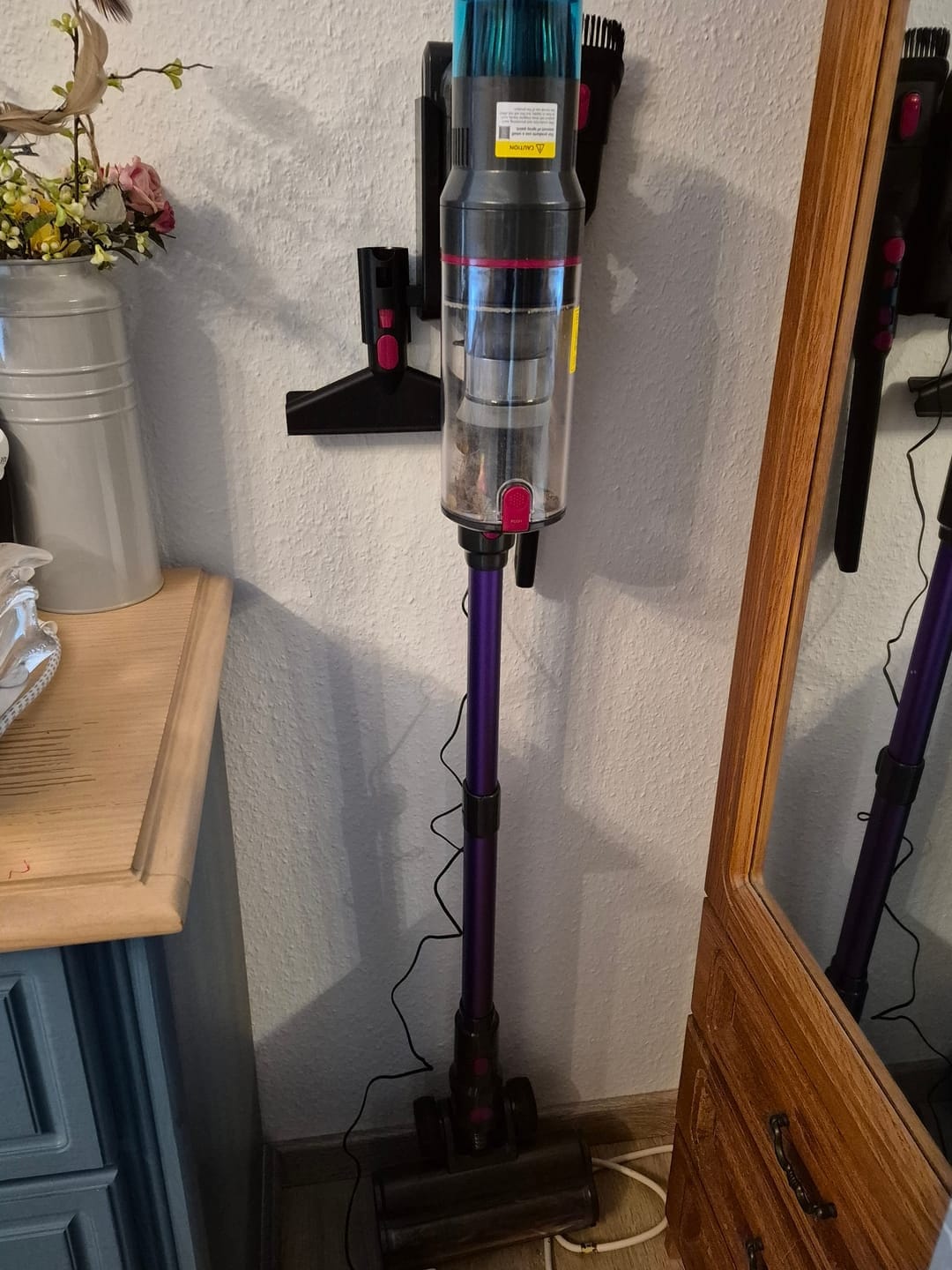 Customer photo review of Aspirapolvere senza fili V1 Ultra – Motore ultra-potente da 100.000 giri/min per prestazioni eccezionali