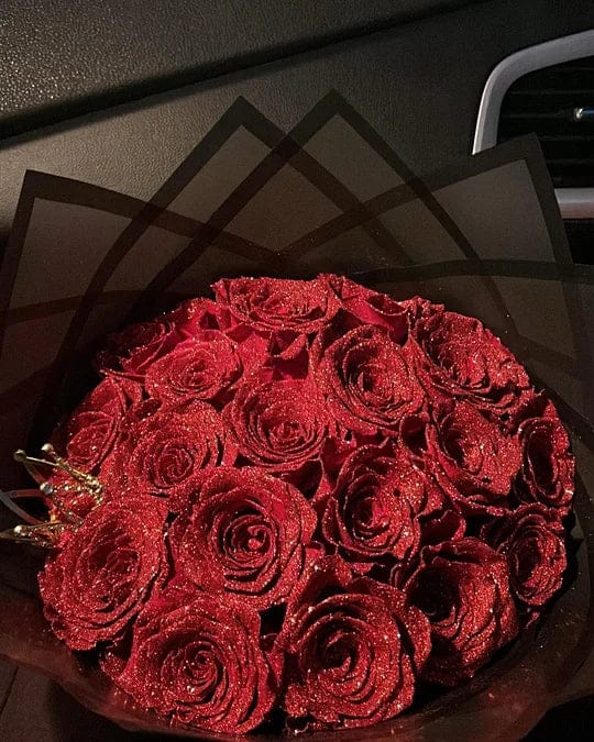 Customer photo review of Glitter Rose Bouquet Gift for Girlfriend & Boyfriend | Couple Anniversary Gift