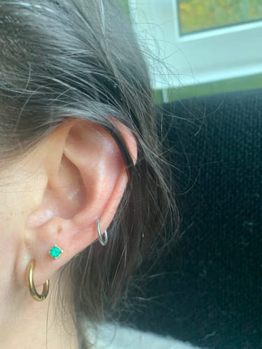 Customer photo review of Arete Broquel Solitario Esmeralda 3 mm Oro 14k