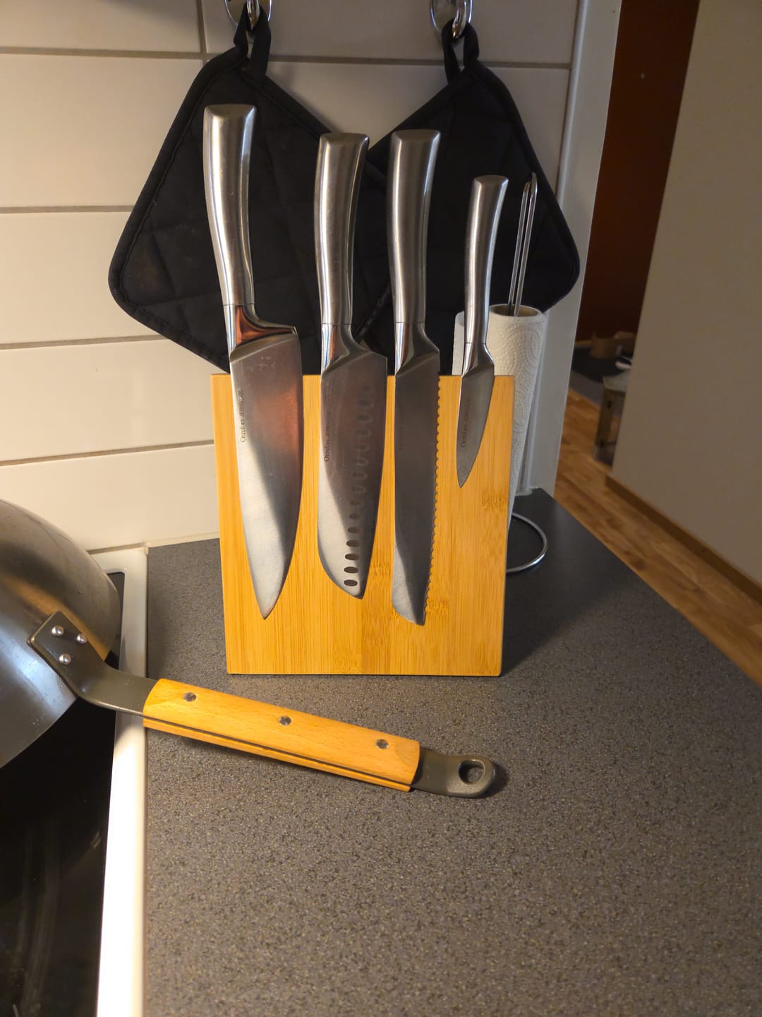 Customer photo review of Dorre Hugo Knivställ Bambuträ Magnet