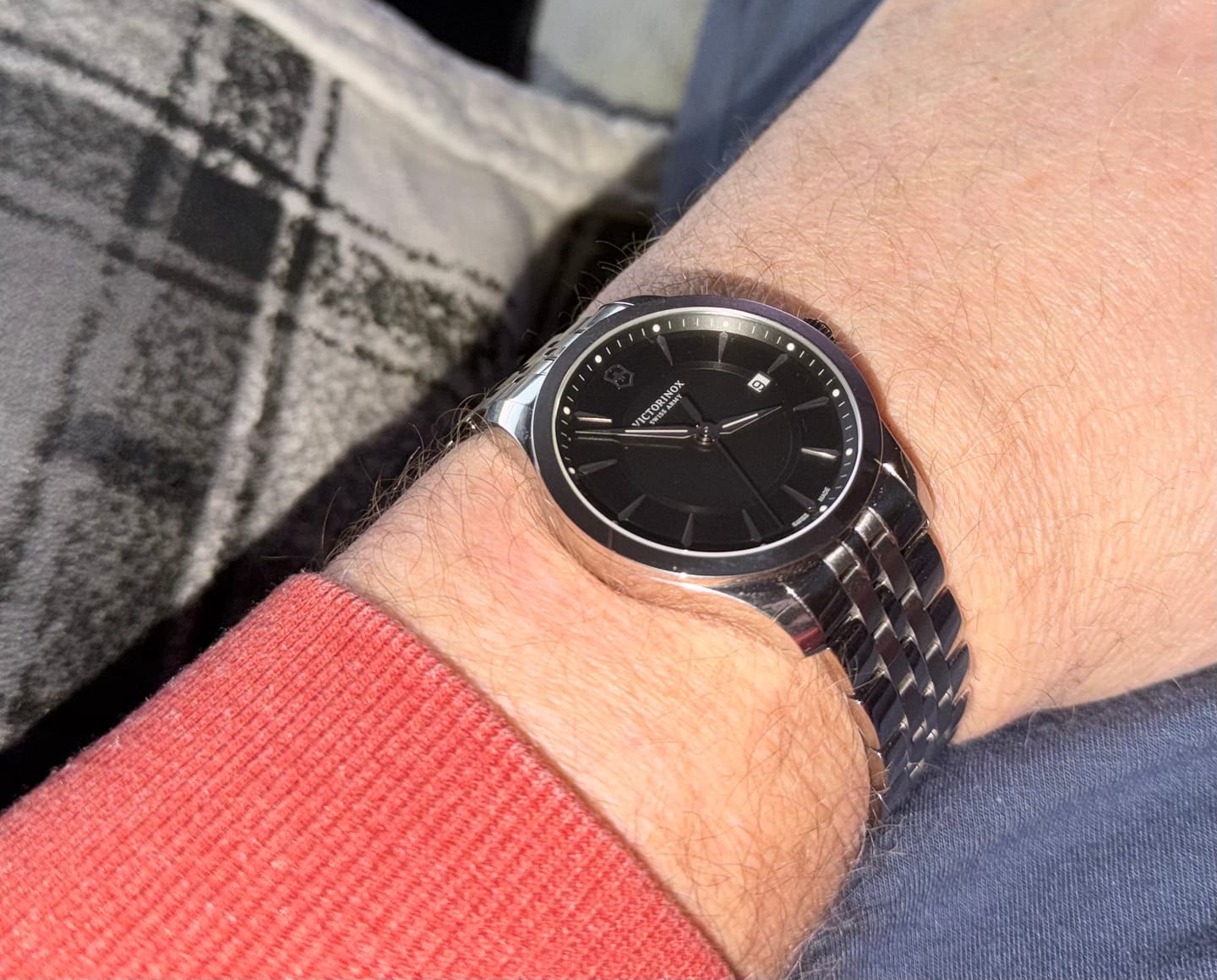 Customer photo review of Swiss Army Men's Bracelet Watch - Alliance Black Dial Stainless Steel | 241801