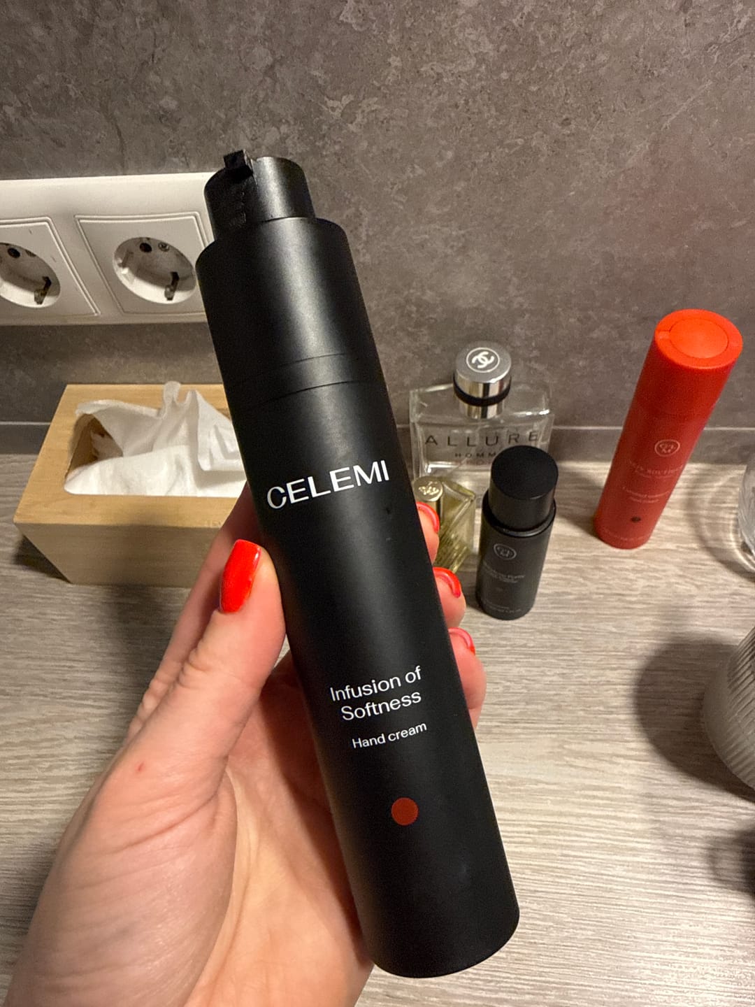 Customer photo review of Maitinantis ir greitai įsigeriantis rankų kremas 50ml