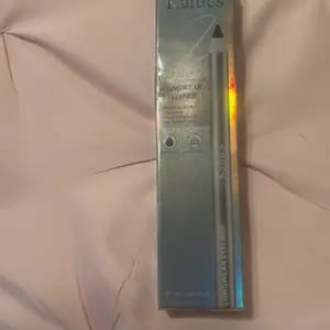 Customer photo review of Lunga Tenuta Matita Occhi Impermeabile Nero Intenso Resistente