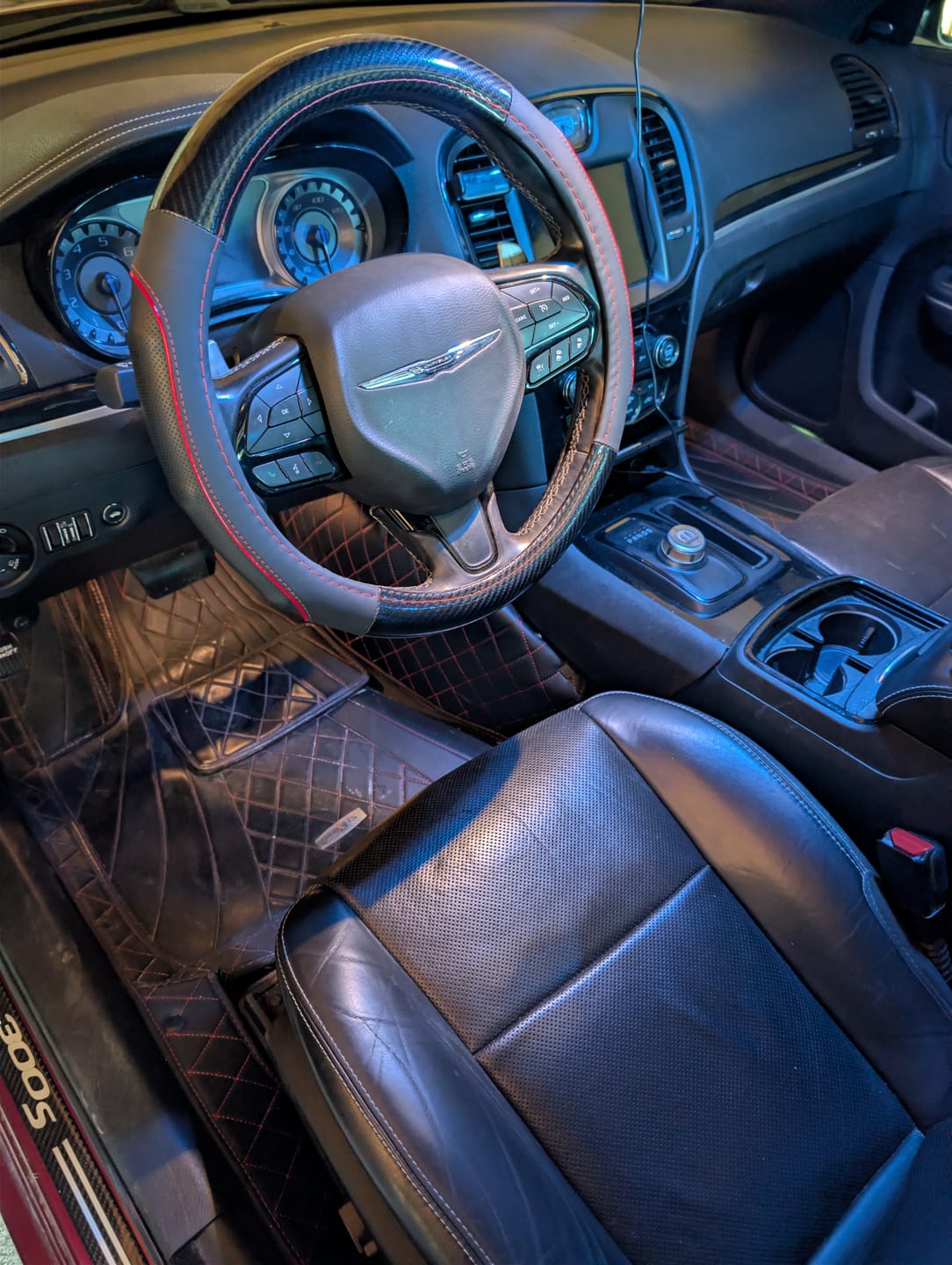 Customer photo review of Leather Carbon Fiber Car Steering Wheel Cover – 38cm Non-Slip, Breathable, All-Season