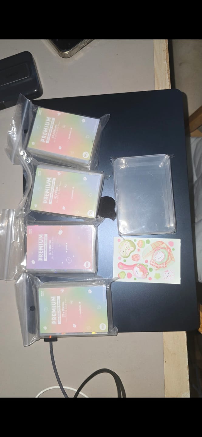 Customer photo review of PREMIUM HOLOGRAPHIC PHOTOCARD SLEEVES - PPULBATU VERSION