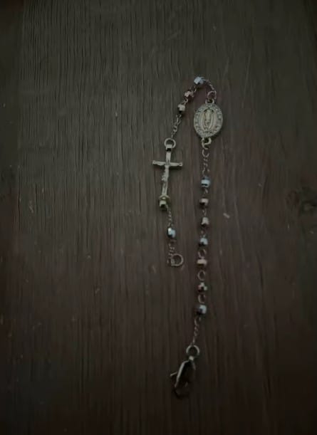 Customer photo review of Pulsera de la Virgen María con Cruz