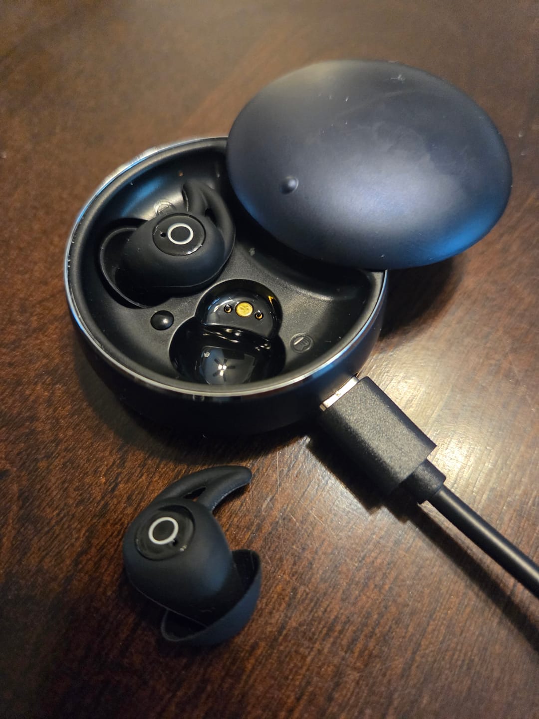 Customer photo review of Bluetooth Moto Earbuds