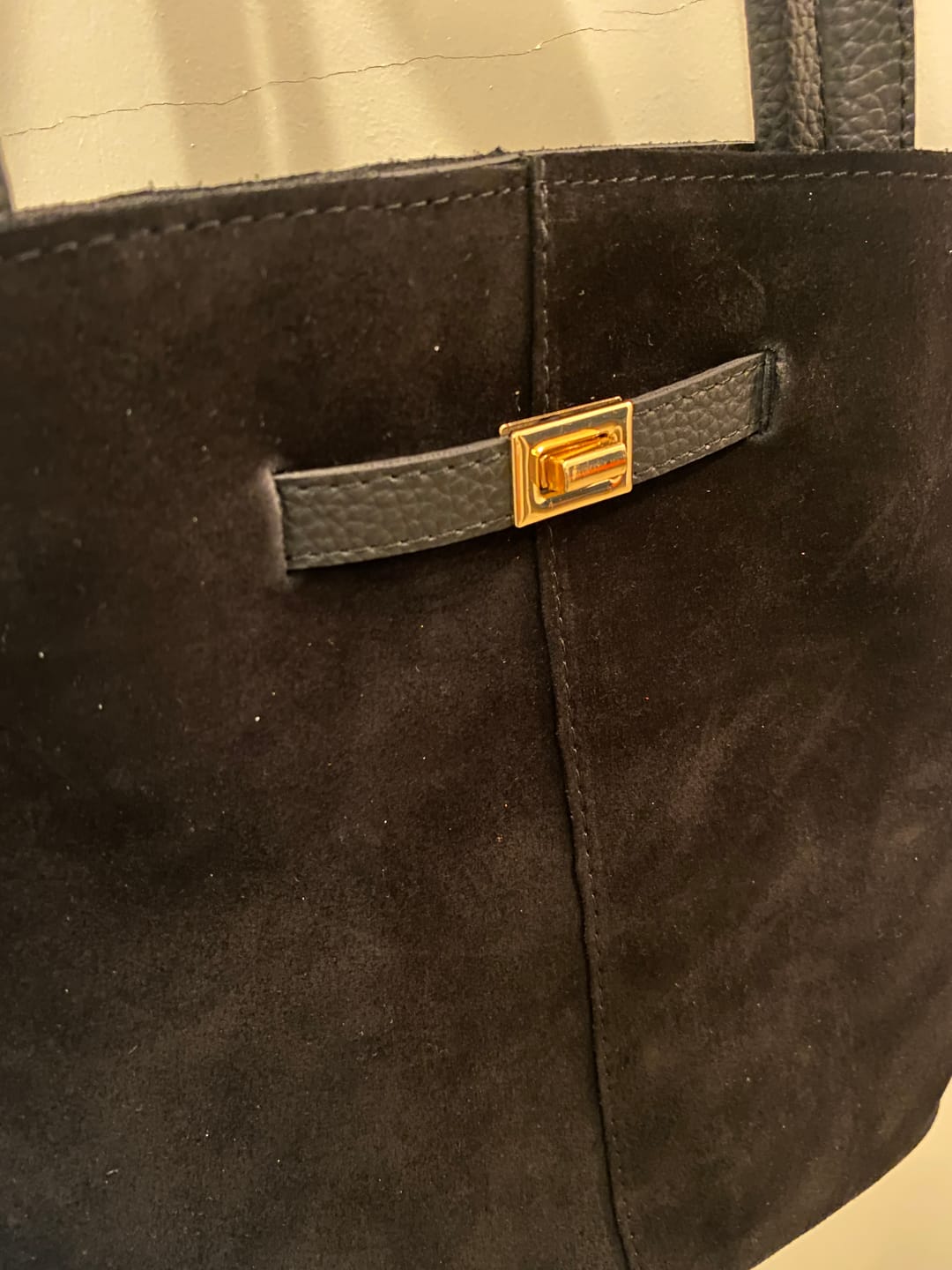 Customer photo review of Vivienne | Hakiki Süet Deri Çanta | Siyah