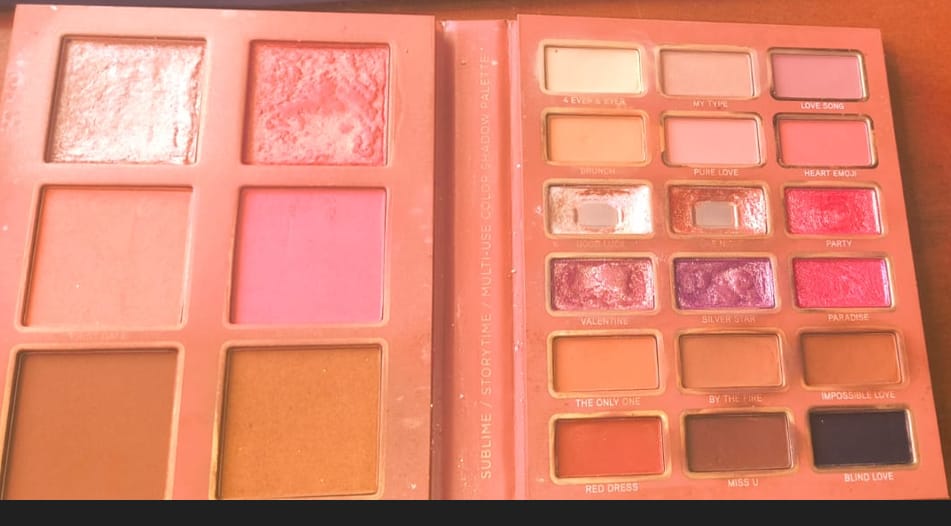 Customer photo review of PALETA DE SOMBRAS STORYTIME SUBLIME