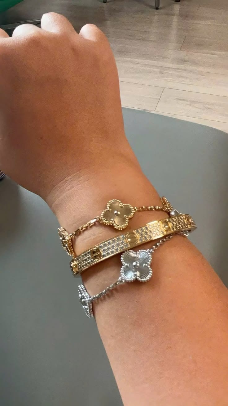 Customer photo review of Vintage Alhambra Fluted Clover 5 Motifs Bracelet