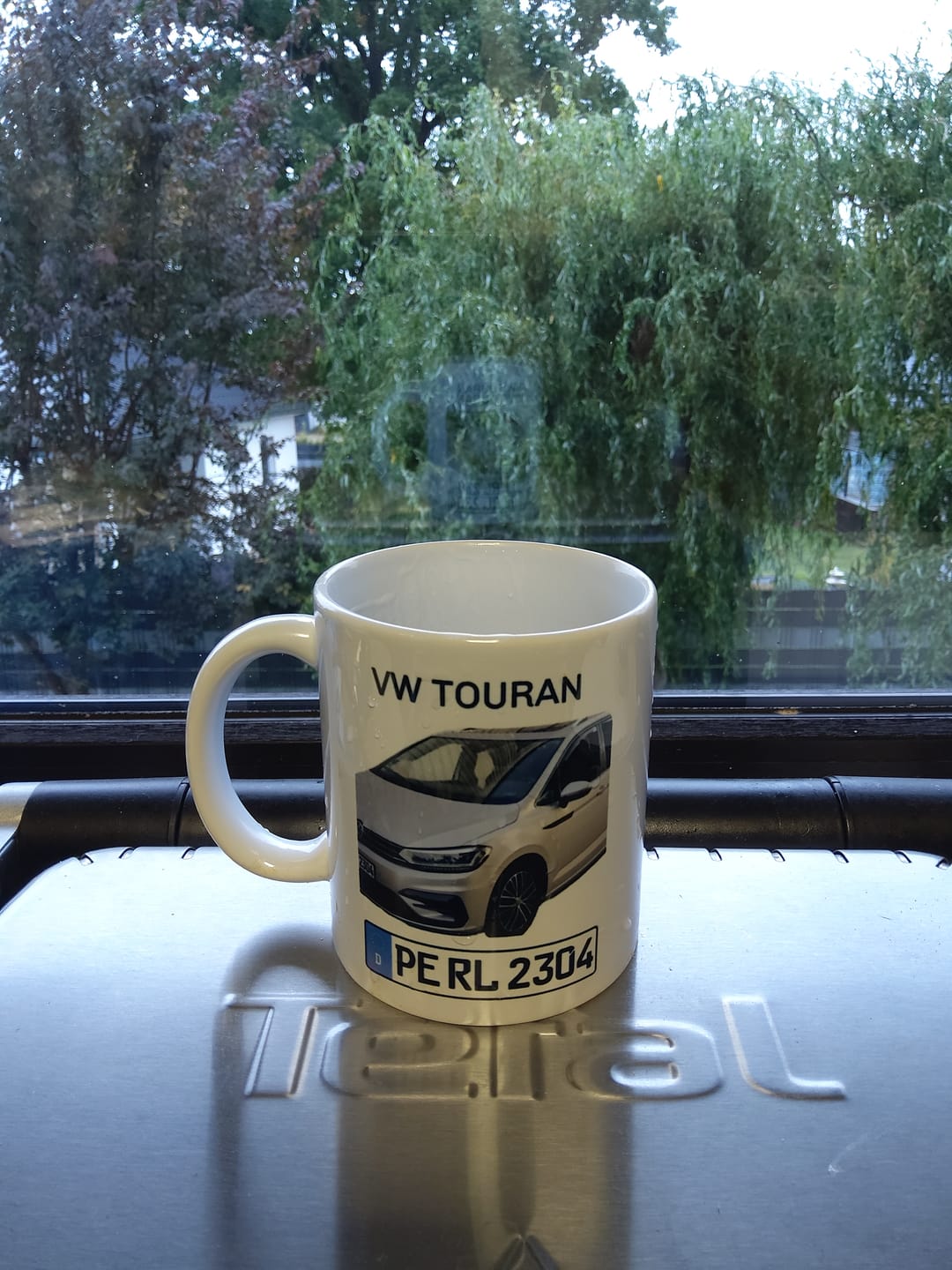 Customer photo review of Auto Kennzeichen KFZ mit Fahrzeugbild Geschenk für Autoliebhaber 2 - Personalisierte Tasse